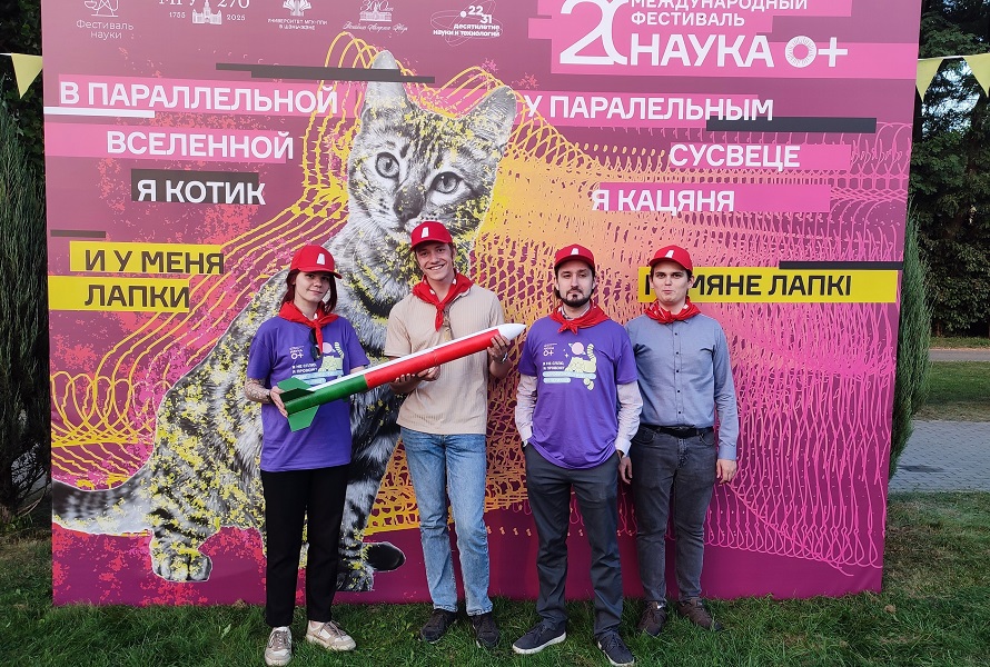 Студенты из Владимира показали самодельные дроны на фестивале в Минске
