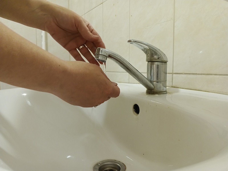 Жители Карабаново второй день живут без водоснабжения