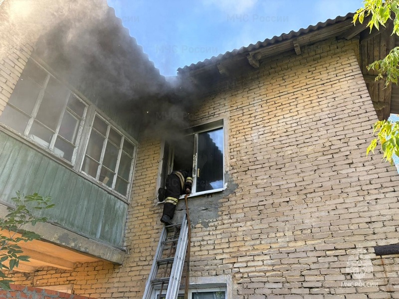 Пожарные спасли троих жильцов из горящего дома в Муроме