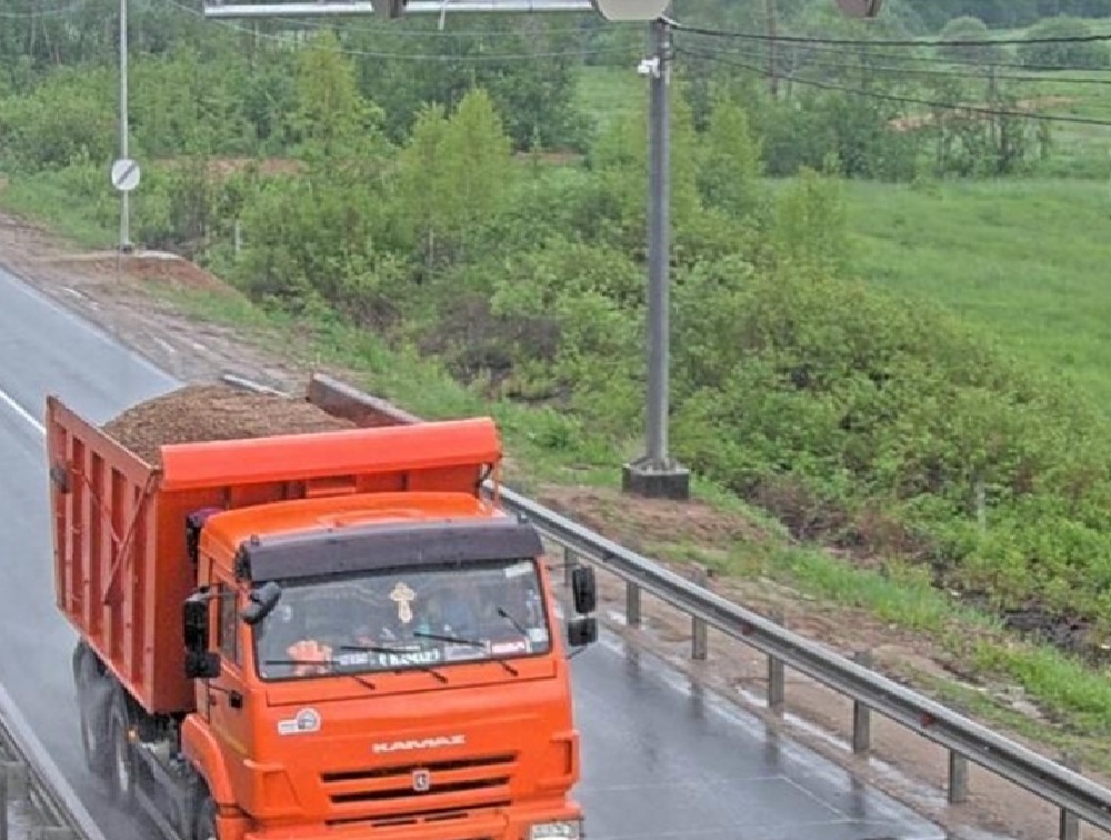 Почти 300 грузовиков за неделю нарушили правила на дороге под Александровом