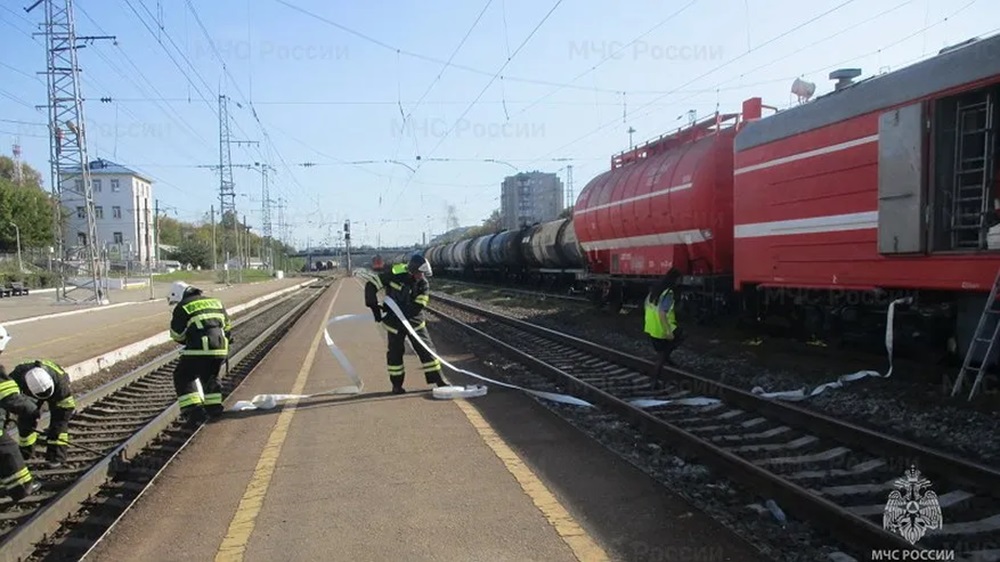 Спасатели отработали ликвидацию пожара на вокзале Коврова