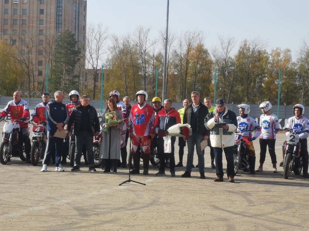 Легенду ковровского мотобола поздравили товарищеским матчем