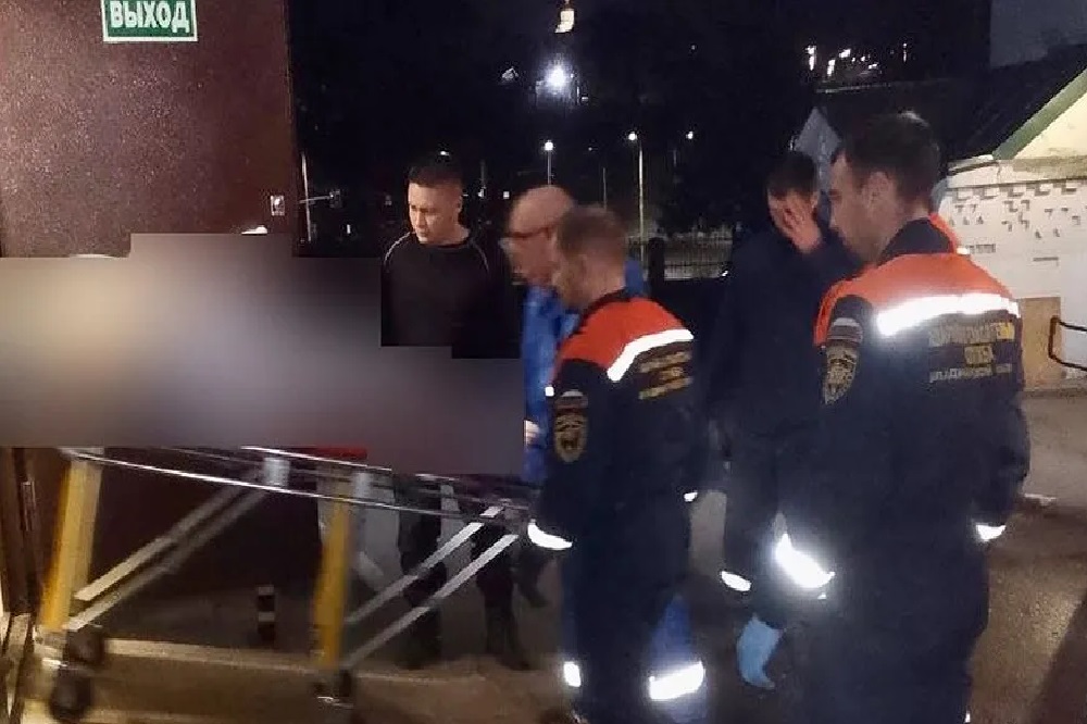 Во Владимире спасатели помогли медикам спустить пациентку весом 150 кг