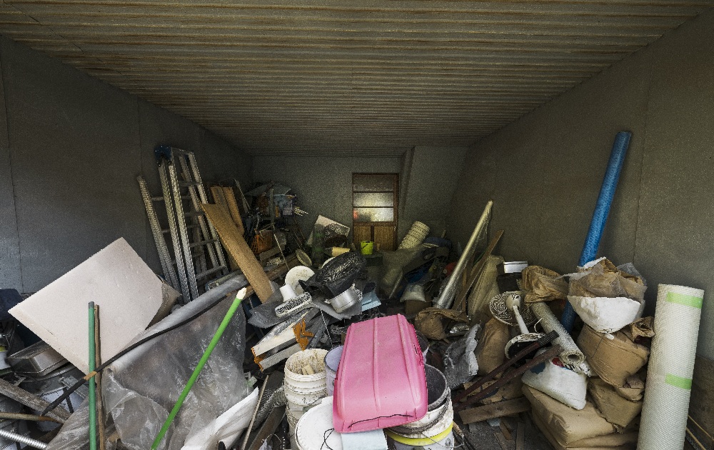 Жильцы дома во Владимире добились проверки антисанитарийной квартиры с 13 собаками