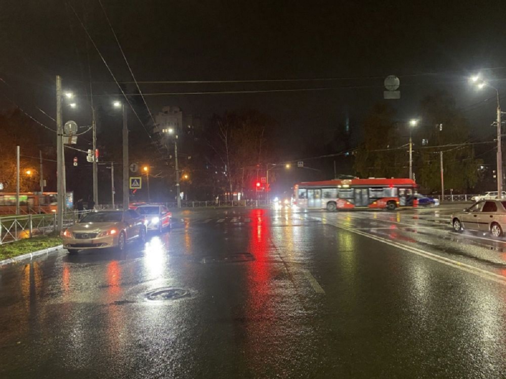Во Владимире на "зебре" сбили двух пешеходов
