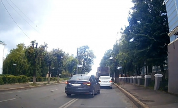 Верховный Суд поставил точку в вопросе: назван единственный случай, когда обгон через сплошную разрешен законом